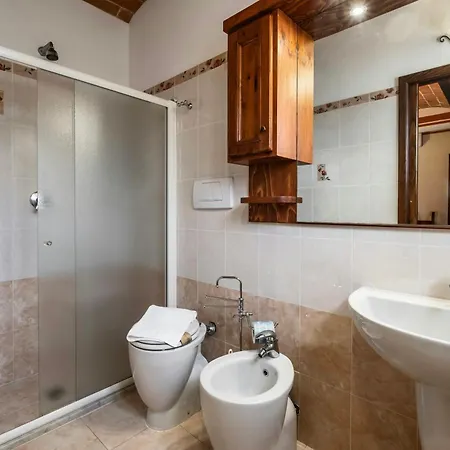 With Valley Views Near Cortona *